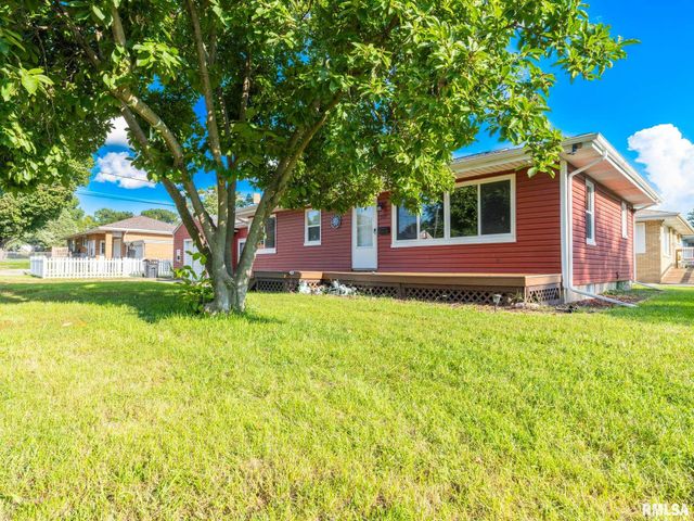 300 SOUTH Street, Pekin, IL 61554