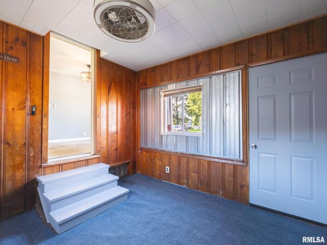300 SOUTH Street, Pekin, IL 61554