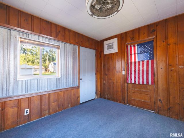 300 SOUTH Street, Pekin, IL 61554