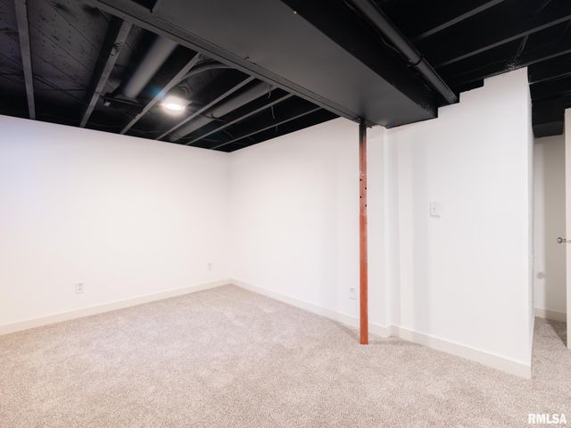 300 SOUTH Street, Pekin, IL 61554