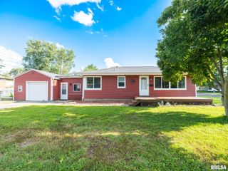 300 SOUTH Street, Pekin, IL 61554