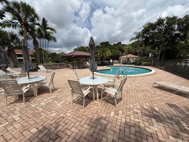 7472 LA PAZ Boulevard 102, Boca Raton, FL 33433