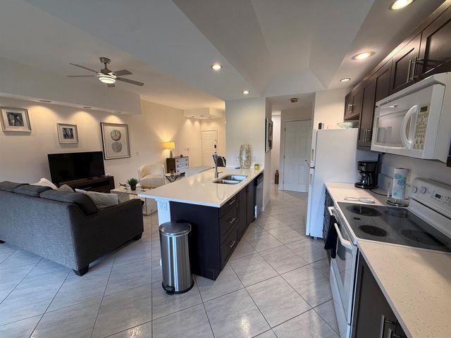 7472 LA PAZ Boulevard 102, Boca Raton, FL 33433