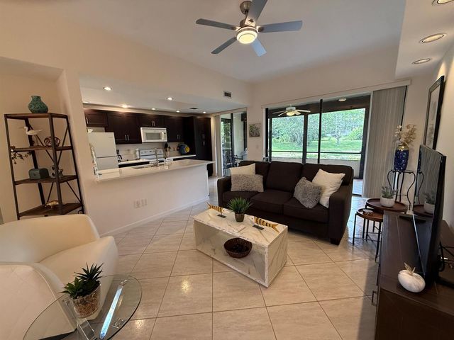 7472 LA PAZ Boulevard 102, Boca Raton, FL 33433