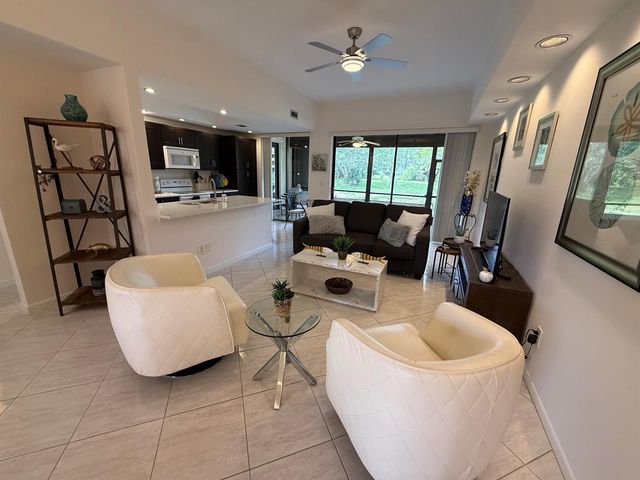 7472 LA PAZ Boulevard 102, Boca Raton, FL 33433