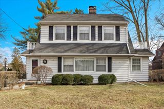 401 S 1st Street, Geneva, IL 60134