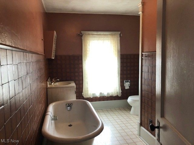 695 S Court Street, Medina, OH 44256