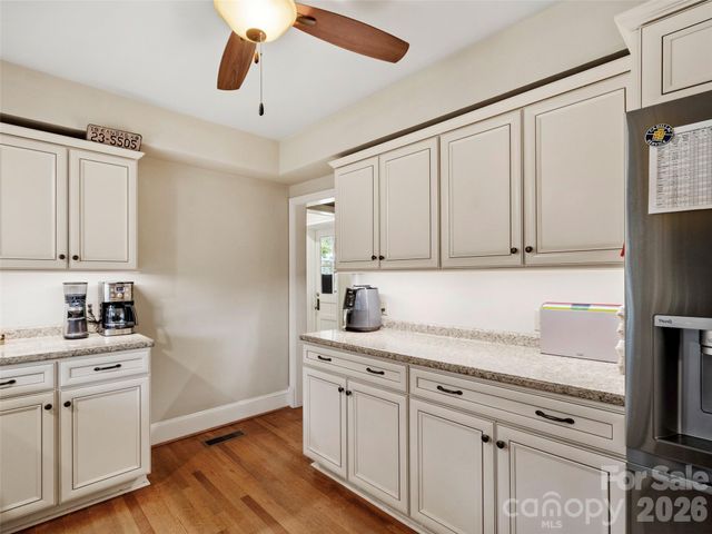 506 W Main Street, Burnsville, NC 28714