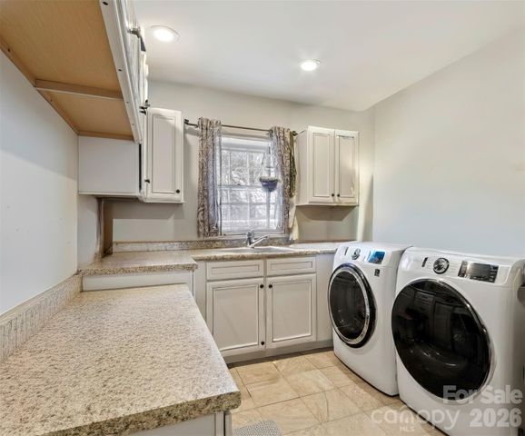 506 W Main Street, Burnsville, NC 28714