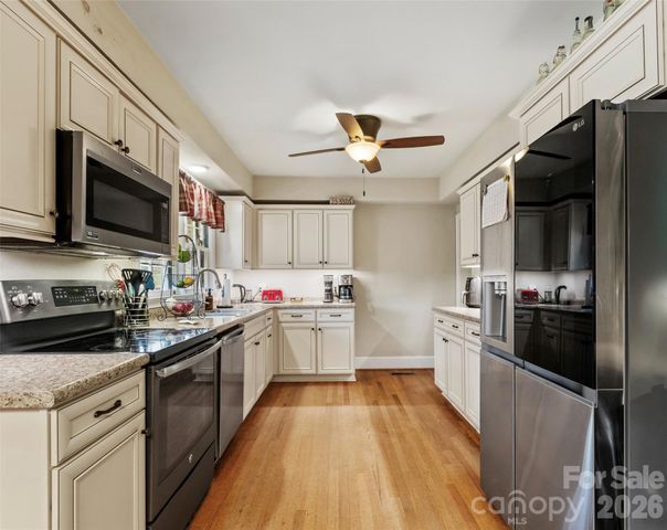 506 W Main Street, Burnsville, NC 28714