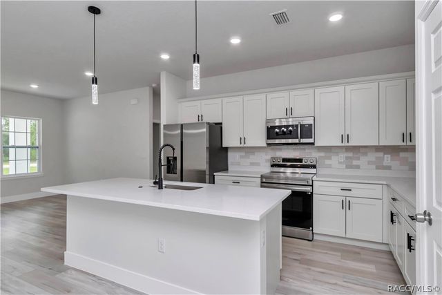 7658 N Voyager Drive, Citrus Springs, FL 34433