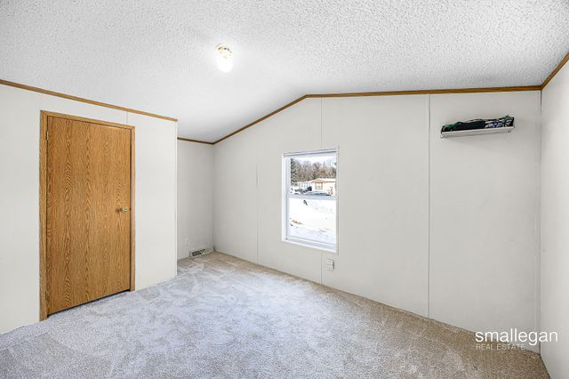 4843 Gretchen Avenue NW, Comstock Park, MI 49321