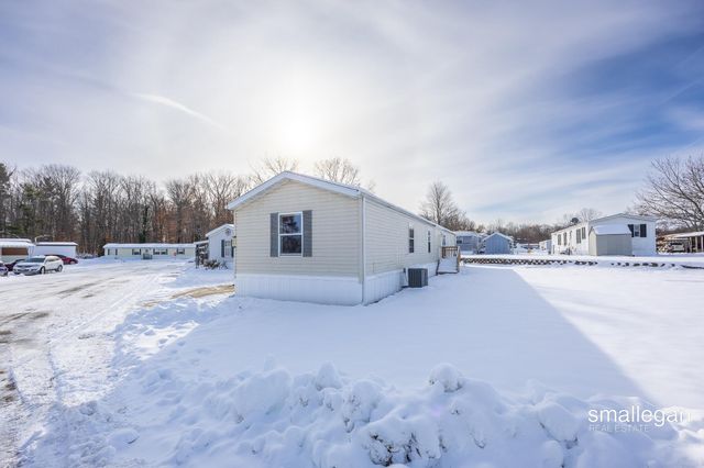 4843 Gretchen Avenue NW, Comstock Park, MI 49321