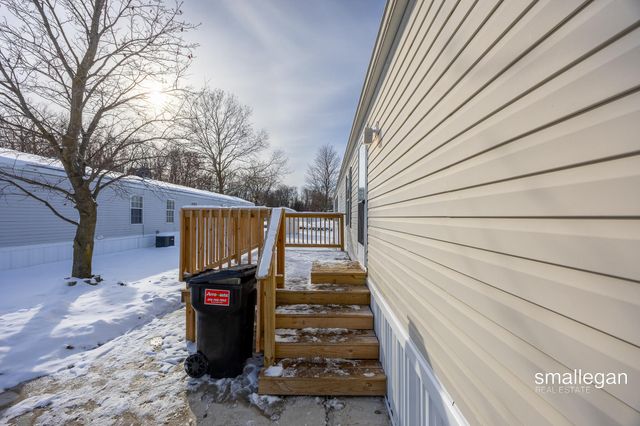 4843 Gretchen Avenue NW, Comstock Park, MI 49321