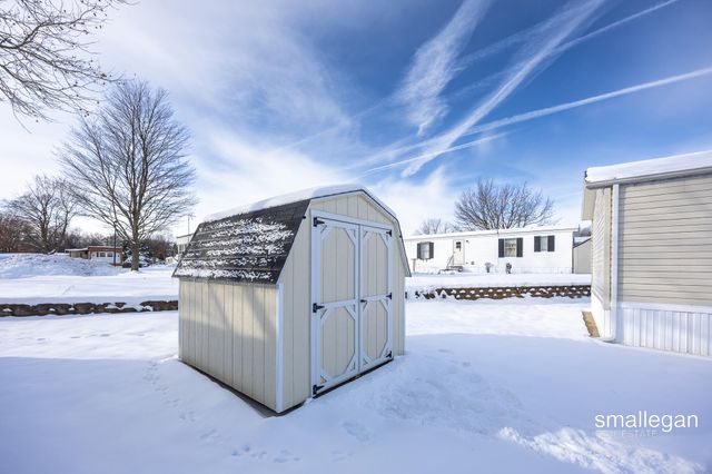 4843 Gretchen Avenue NW, Comstock Park, MI 49321