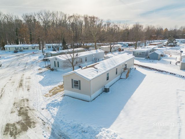 4843 Gretchen Avenue NW, Comstock Park, MI 49321