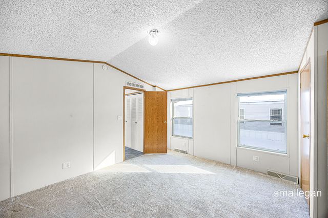 4843 Gretchen Avenue NW, Comstock Park, MI 49321