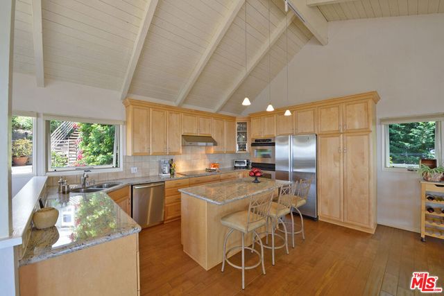 2965 Seabreeze Drive, Malibu, CA 90265