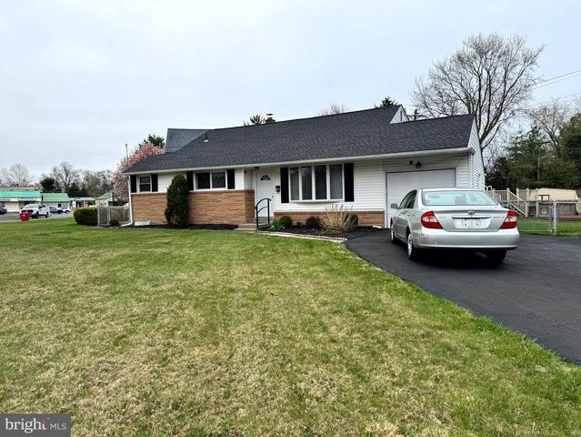 654 CYPRESS RD, Warminster, PA 18974