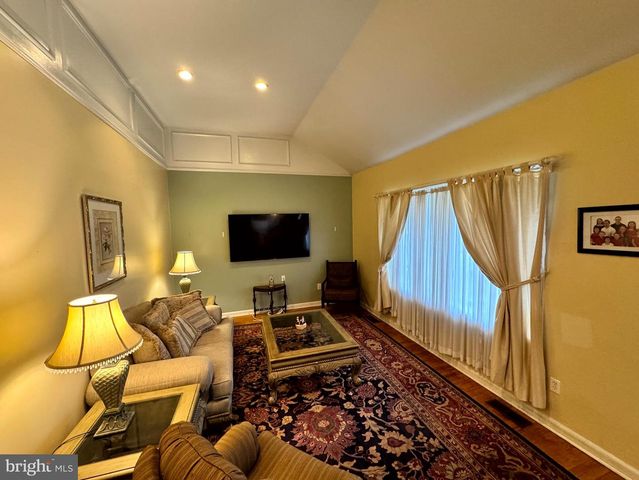 654 CYPRESS RD, Warminster, PA 18974