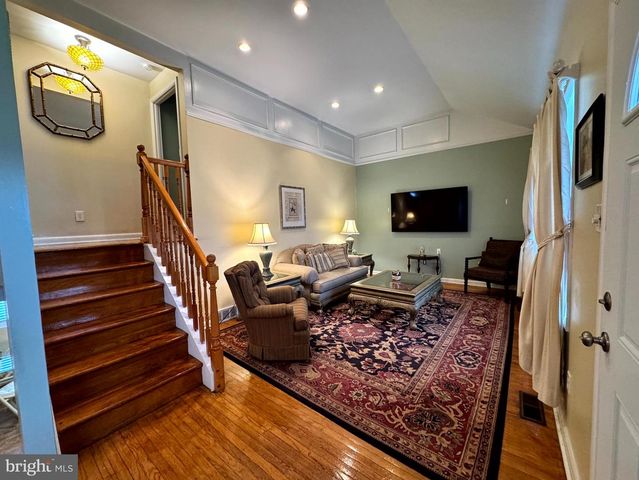 654 CYPRESS RD, Warminster, PA 18974