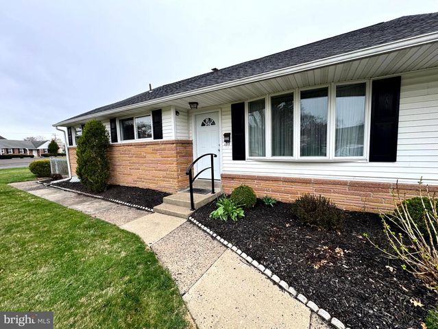 654 CYPRESS RD, Warminster, PA 18974