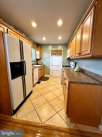 654 CYPRESS RD, Warminster, PA 18974