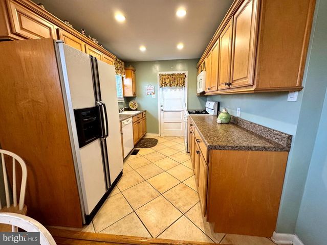 654 CYPRESS RD, Warminster, PA 18974