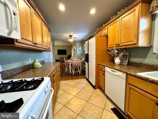 654 CYPRESS RD, Warminster, PA 18974