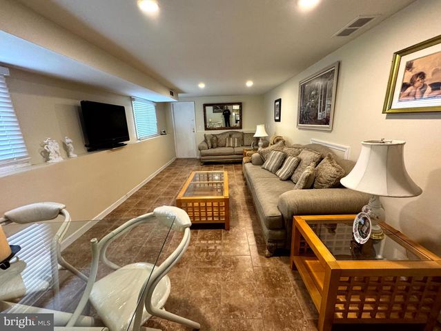 654 CYPRESS RD, Warminster, PA 18974