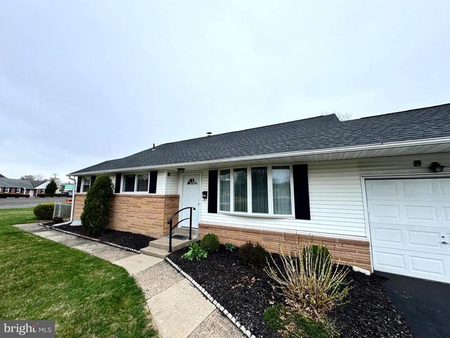 654 CYPRESS RD, Warminster, PA 18974