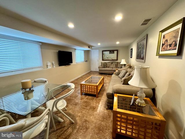 654 CYPRESS RD, Warminster, PA 18974