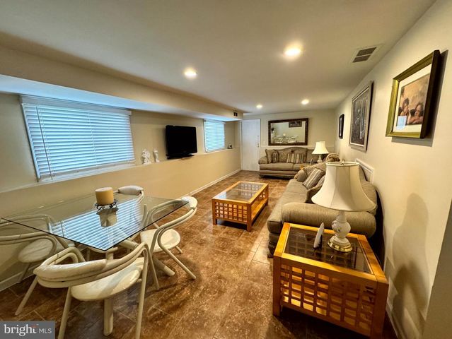 654 CYPRESS RD, Warminster, PA 18974