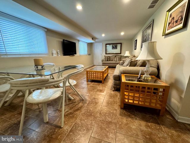 654 CYPRESS RD, Warminster, PA 18974