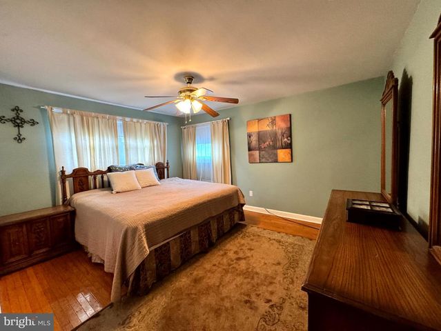 654 CYPRESS RD, Warminster, PA 18974