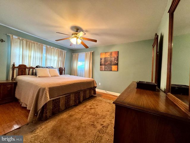 654 CYPRESS RD, Warminster, PA 18974