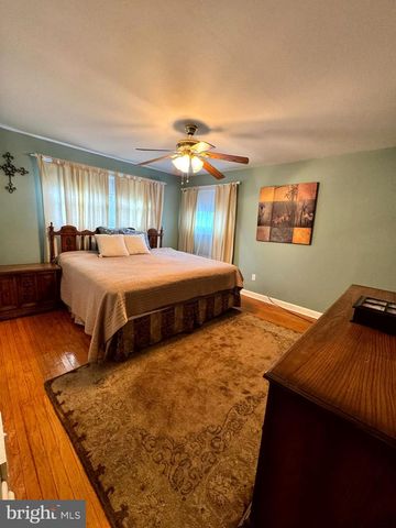 654 CYPRESS RD, Warminster, PA 18974