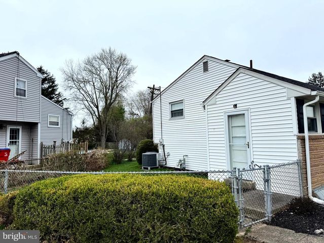 654 CYPRESS RD, Warminster, PA 18974