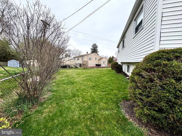 654 CYPRESS RD, Warminster, PA 18974