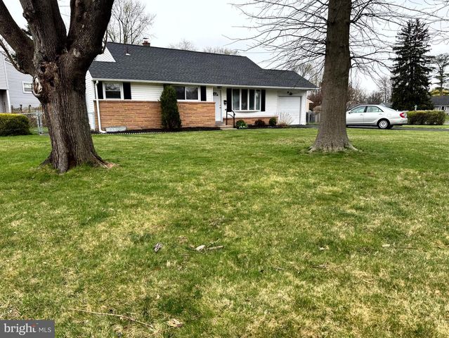 654 CYPRESS RD, Warminster, PA 18974