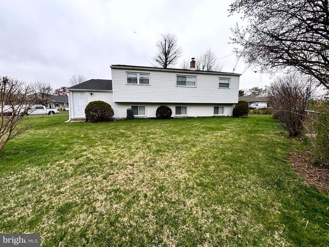 654 CYPRESS RD, Warminster, PA 18974