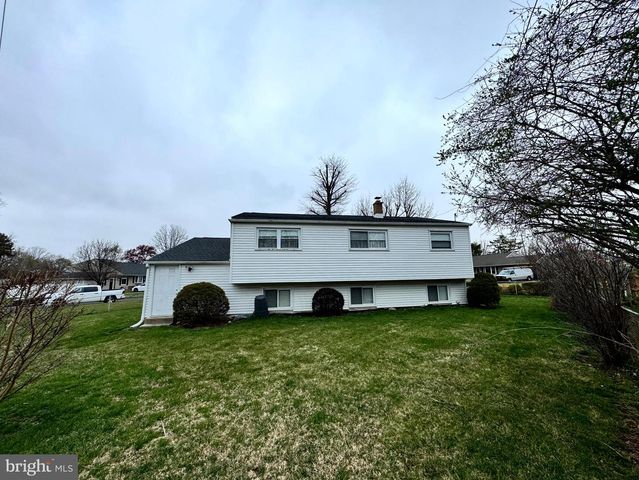 654 CYPRESS RD, Warminster, PA 18974