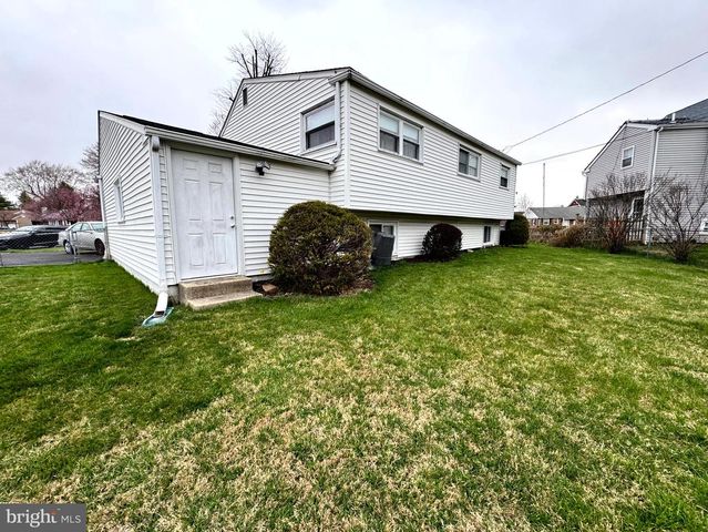 654 CYPRESS RD, Warminster, PA 18974