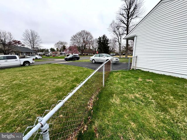 654 CYPRESS RD, Warminster, PA 18974