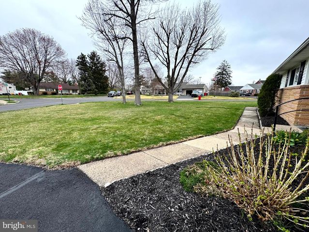 654 CYPRESS RD, Warminster, PA 18974