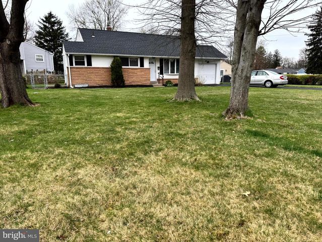 654 CYPRESS RD, Warminster, PA 18974