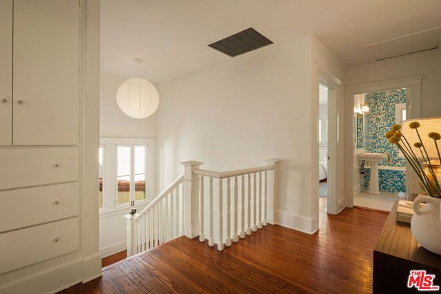 2030 N Hobart Boulevard, Los Angeles, CA 90027