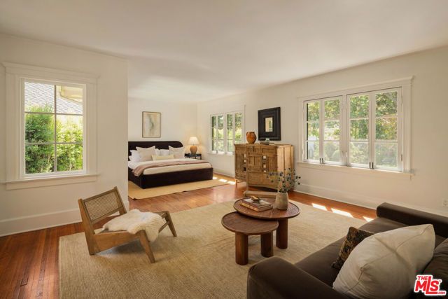 2030 N Hobart Boulevard, Los Angeles, CA 90027