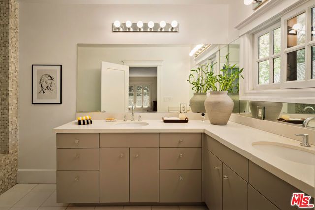 2030 N Hobart Boulevard, Los Angeles, CA 90027