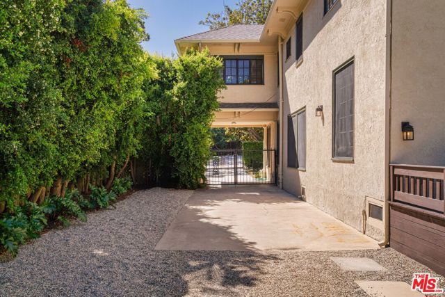 2030 N Hobart Boulevard, Los Angeles, CA 90027